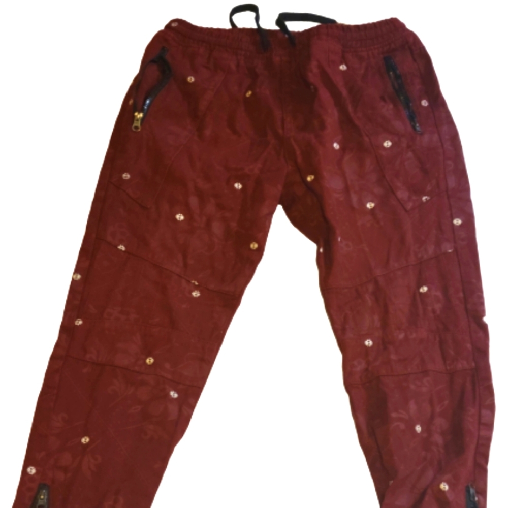 Square zero drawstring pants. Front zipper pockets. Zip ankles. Back pockets.